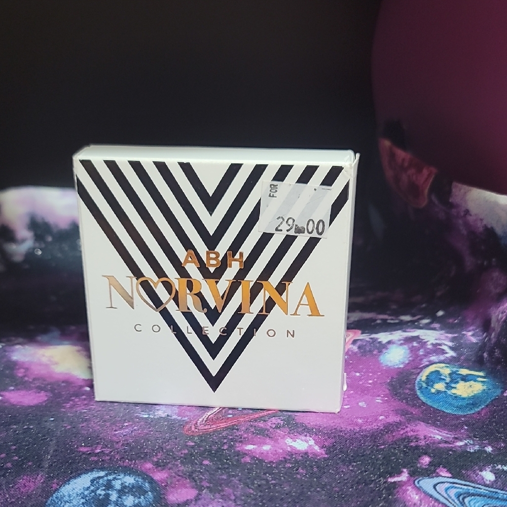 Collection Eyeshadow Palette - Gold and White